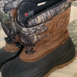 Ozark Trail Kids Camouflage Snow Boots. Size 1